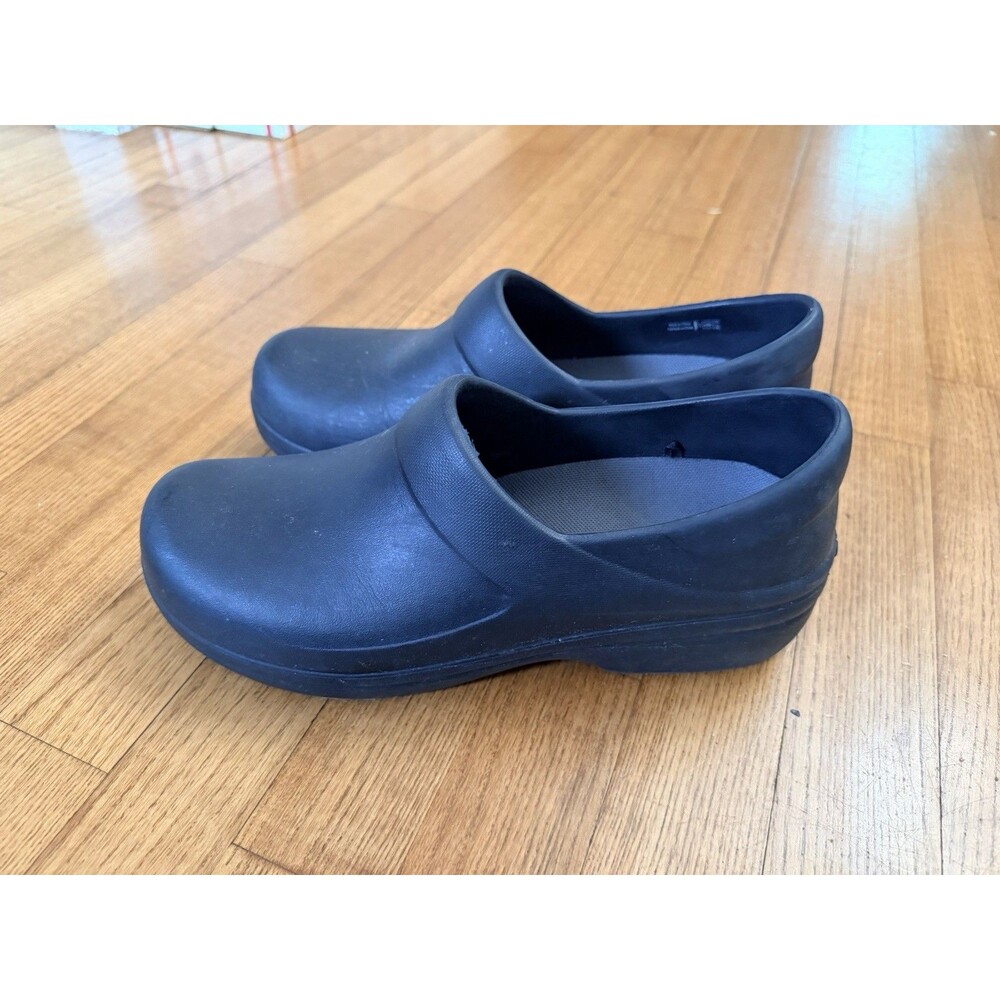 Crocs Women's Sz 10 Black Clog Dual Comfort Work Style Non Slip On Nurse Shoes